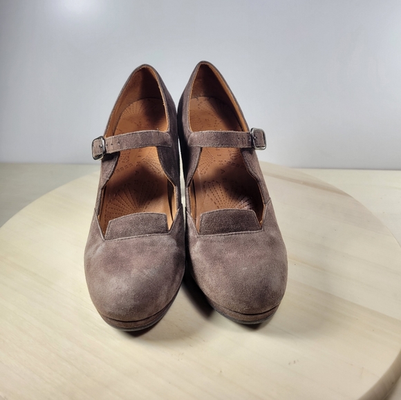 Chie Mihara Taupe Suede Mary Jane Heels Women's Size 37 - Picture 2 of 16